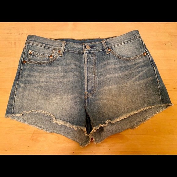 Levi’s - Picture 2 of 3